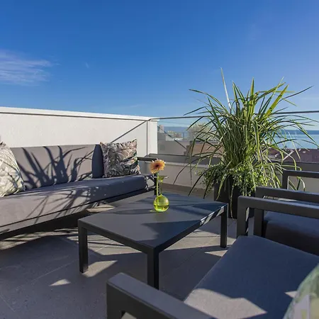 Luxury Providenca With Private Rooftop Terrace Apartman Podstrana