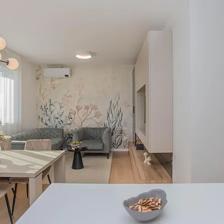 شقة Luxury Providenca With Private Rooftop Terrace بودْسْتغانا