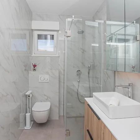 شقة Luxury Providenca With Private Rooftop Terrace بودْسْتغانا